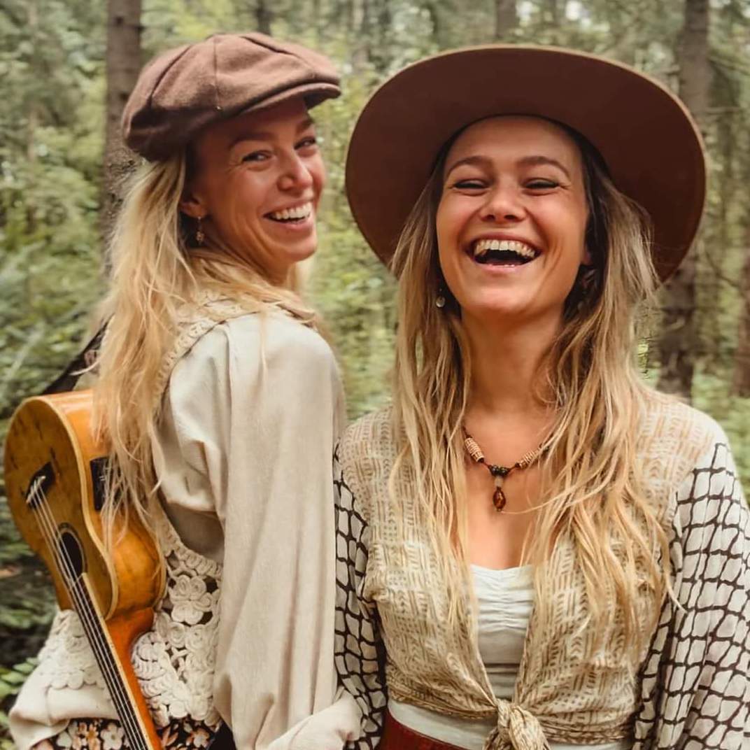 Anouk & Yora